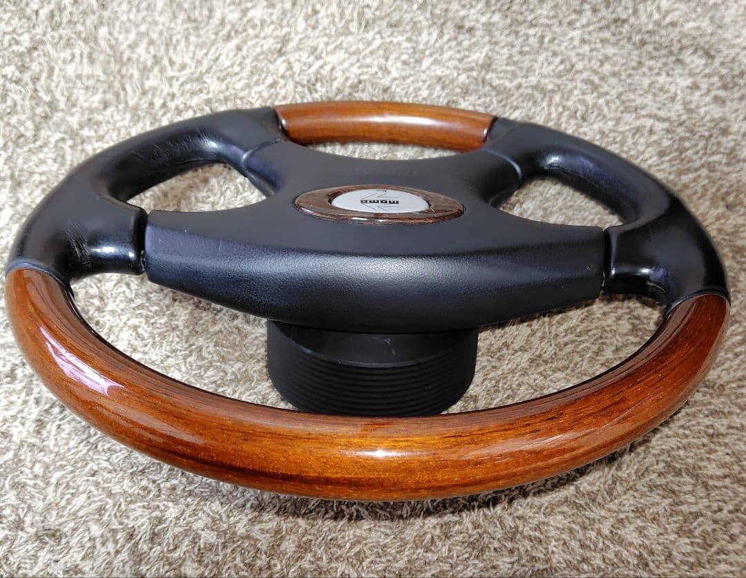 中古・お買得品】MOMOステアリング ウッド＆レザー リーガル ボス