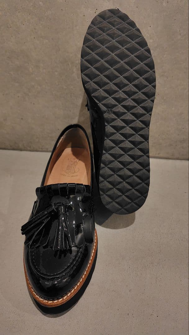 BONTRE 厚底キルトタッセルエナメルローファー ブラック 24.5cm