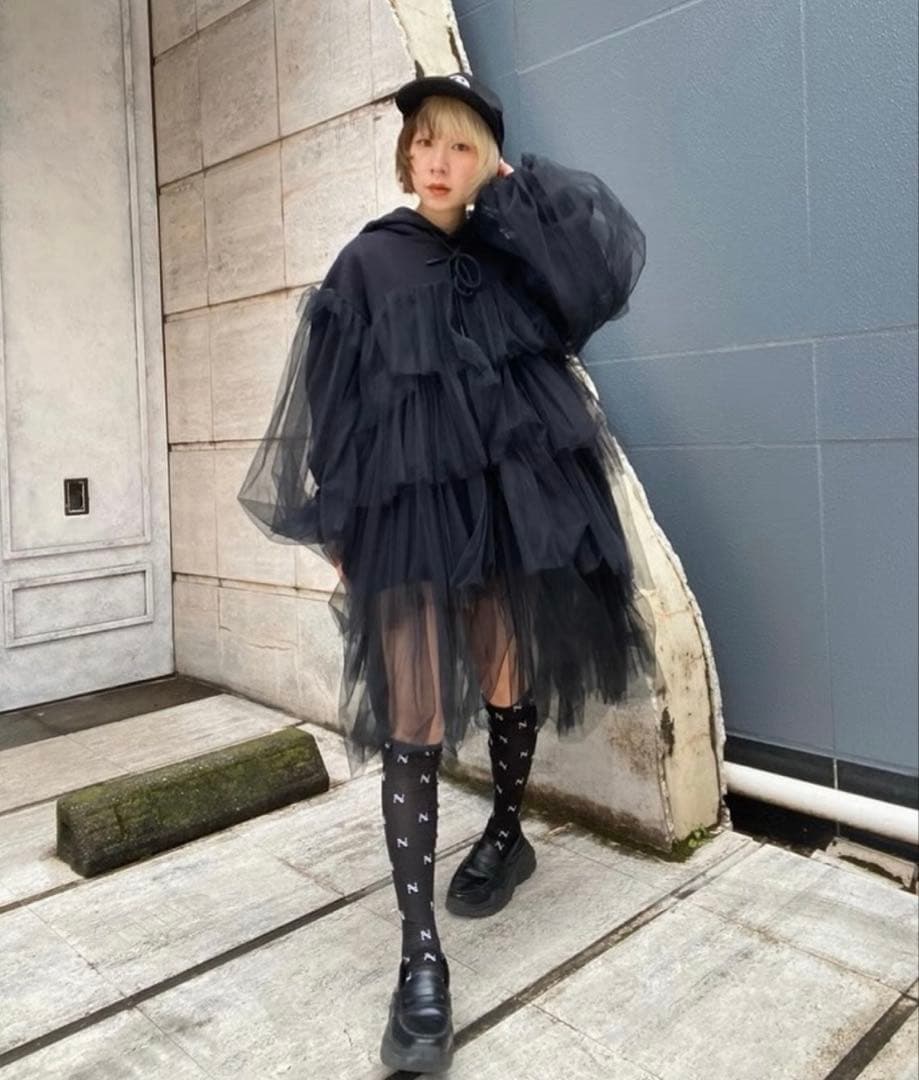 トップス VIVIANO / Tiered Tulle Trimmed Hoodie VIVIANO / Gathered Tulle Hoodie / BLACK | ふぁいん