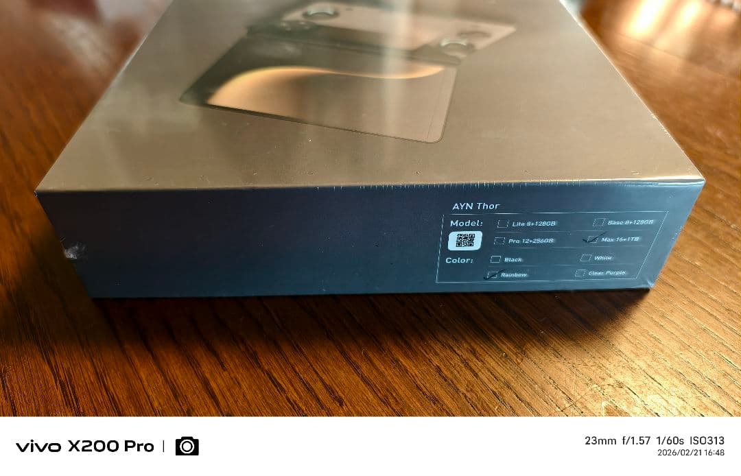 新品未開封】AYN Thor 1TB 16GB Rainbow - メルカリ