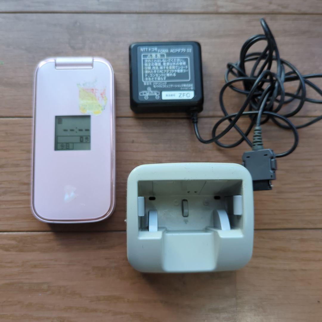 docomoガラケーF‐01G、充電器、F33卓上ホルダー - メルカリ