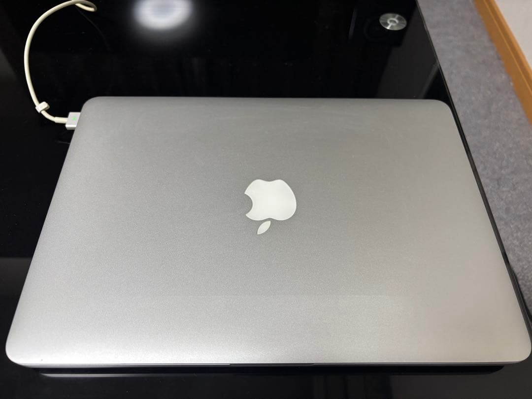 Apple MacBook Pro シルバー 本体 early 2015 Apple MacBook Pro 15-inch 2.2Ghz Quad-Core i7 (Retina, Mid 2015
