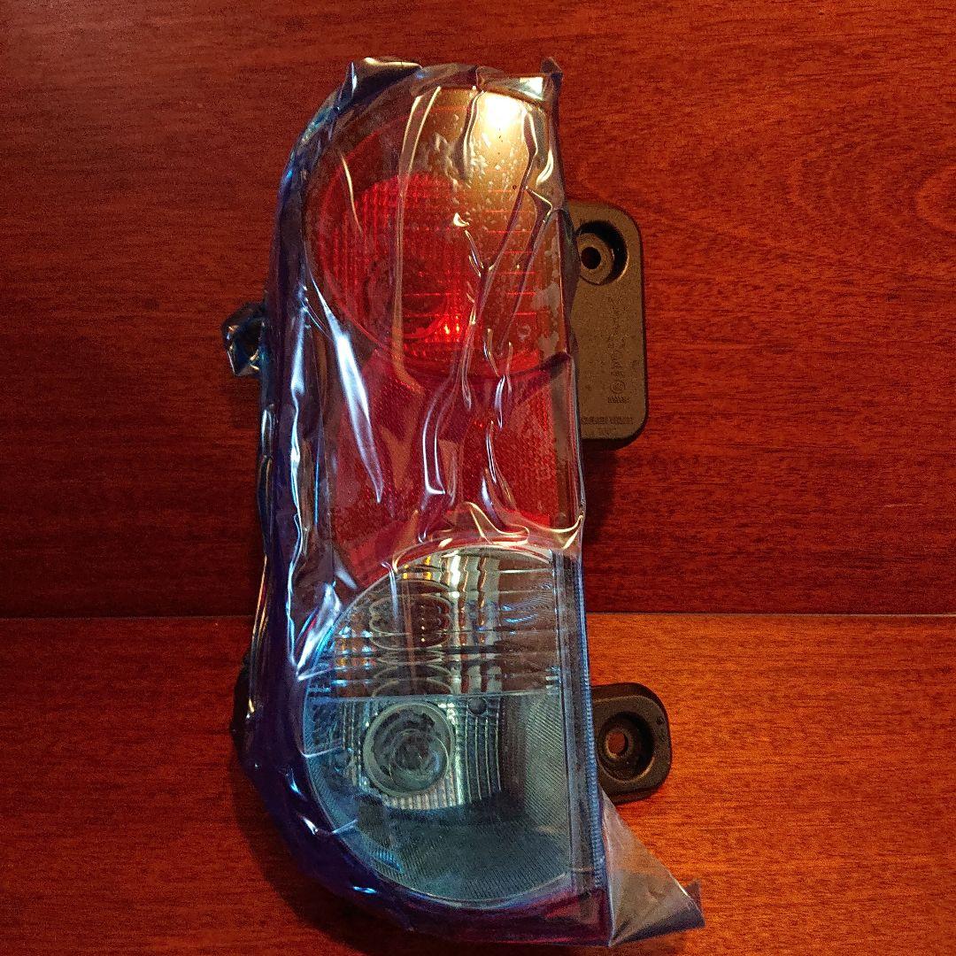 新品、未使用、NISSAN(日産)純正NV200バネット用テールランプ左 - メルカリ