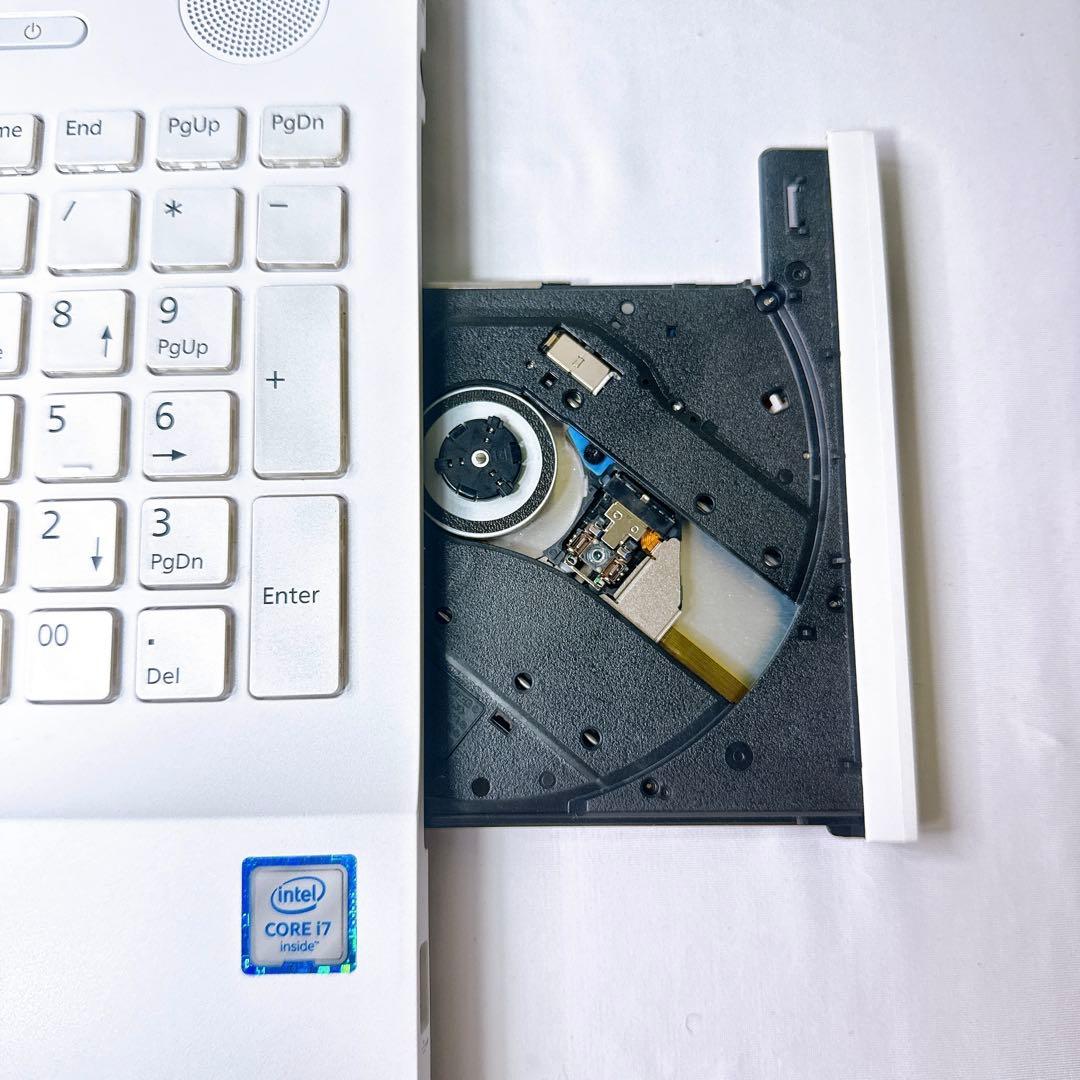 真っ白❤️大人気富士通❤️サクサク快適SSD❤️Windows11❤️初心者