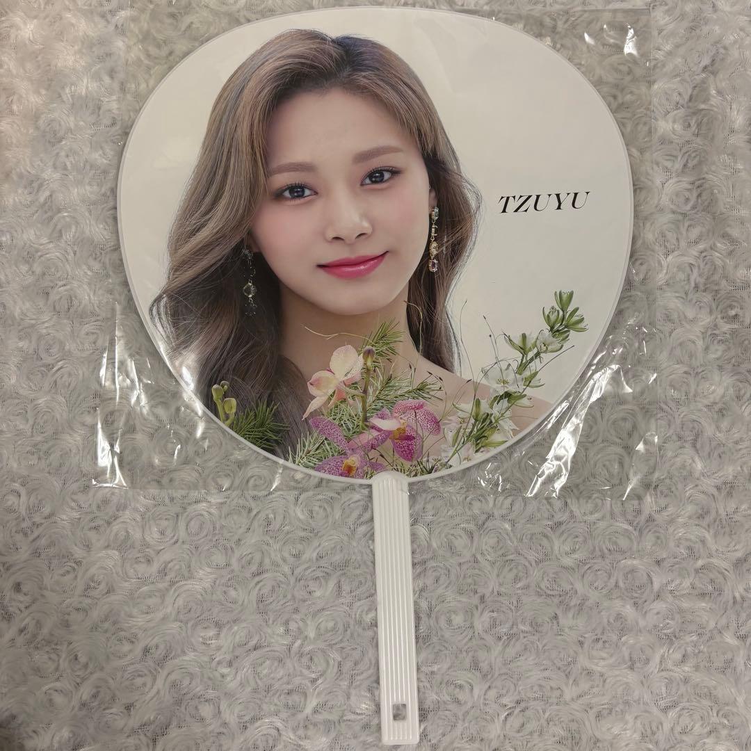 TWICE ツウィ #TWICE3 TZUYU うちわ - メルカリ