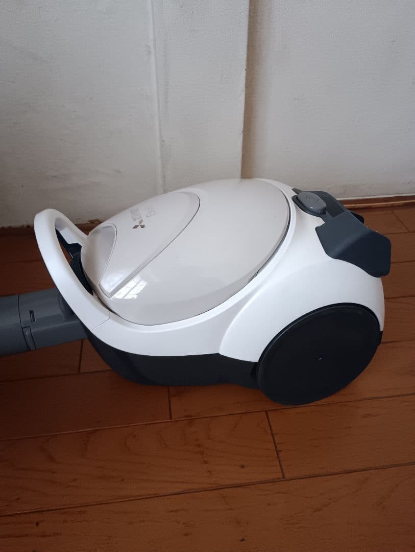 24年製❗軽量型、三菱、紙パック式掃除機(エアーノズル）