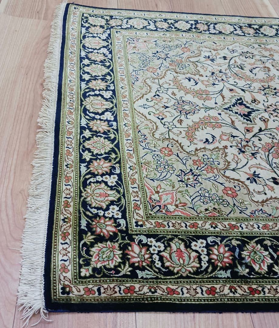 Y3283 高級ペルシャ絨毯 クム産 工房サイン シルク100% 手織り - メルカリ