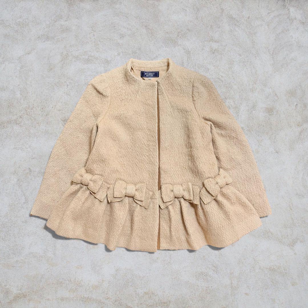 エムズグレイシー ノーカラーコート リボン ベージュ ウール モヘヤ 40 SUIT SELECT ノーカラーコート コート 「ボタンレス・ノーカラーコート