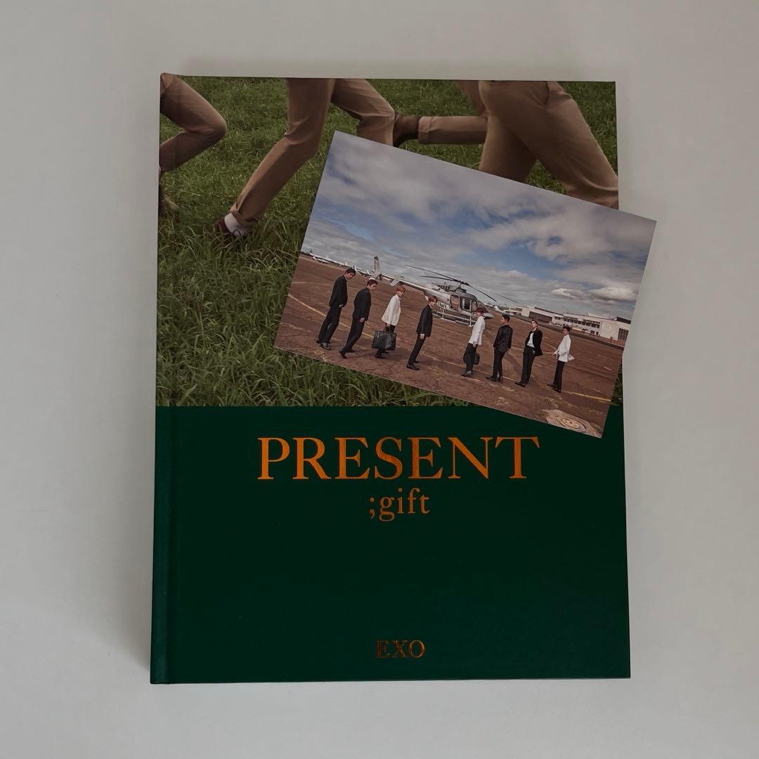 EXO 公式写真集　present;gift ポスカ付き EXO、ハワイ・ロケによる写真集「PRESENT ; gift」5月3日発売 - TOWER