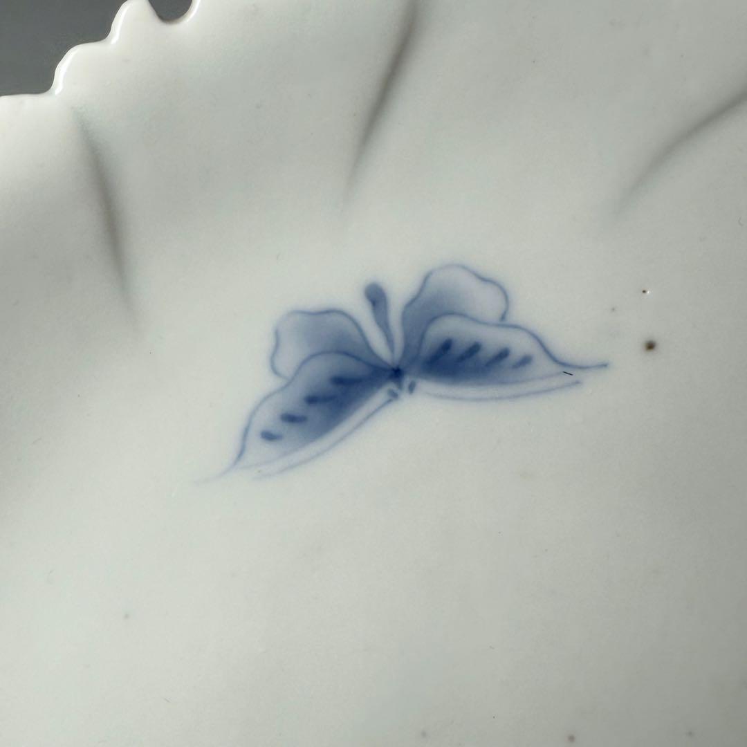 後期鍋島 染付蝶文牡丹形皿 1830-1870 「将軍家への献上鍋島」