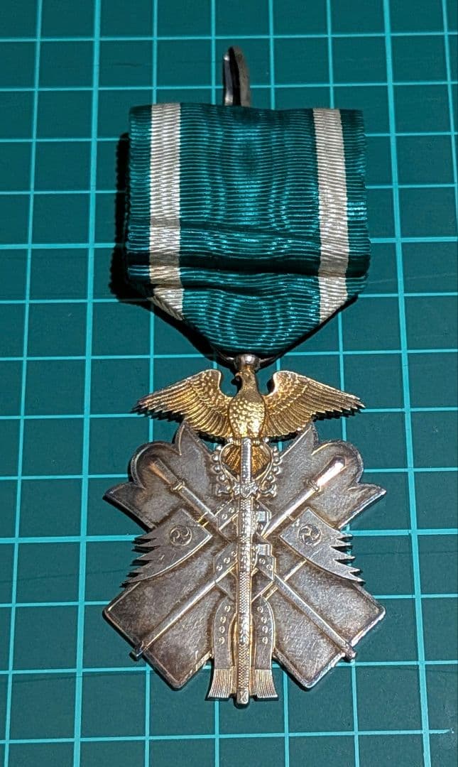 大日本帝国 旧日本軍記章 明治期 功七級金鵄勲章 大日本帝国軍 骨董『功七級金鵄勲章』 - 国内外の優れた伝統工芸品