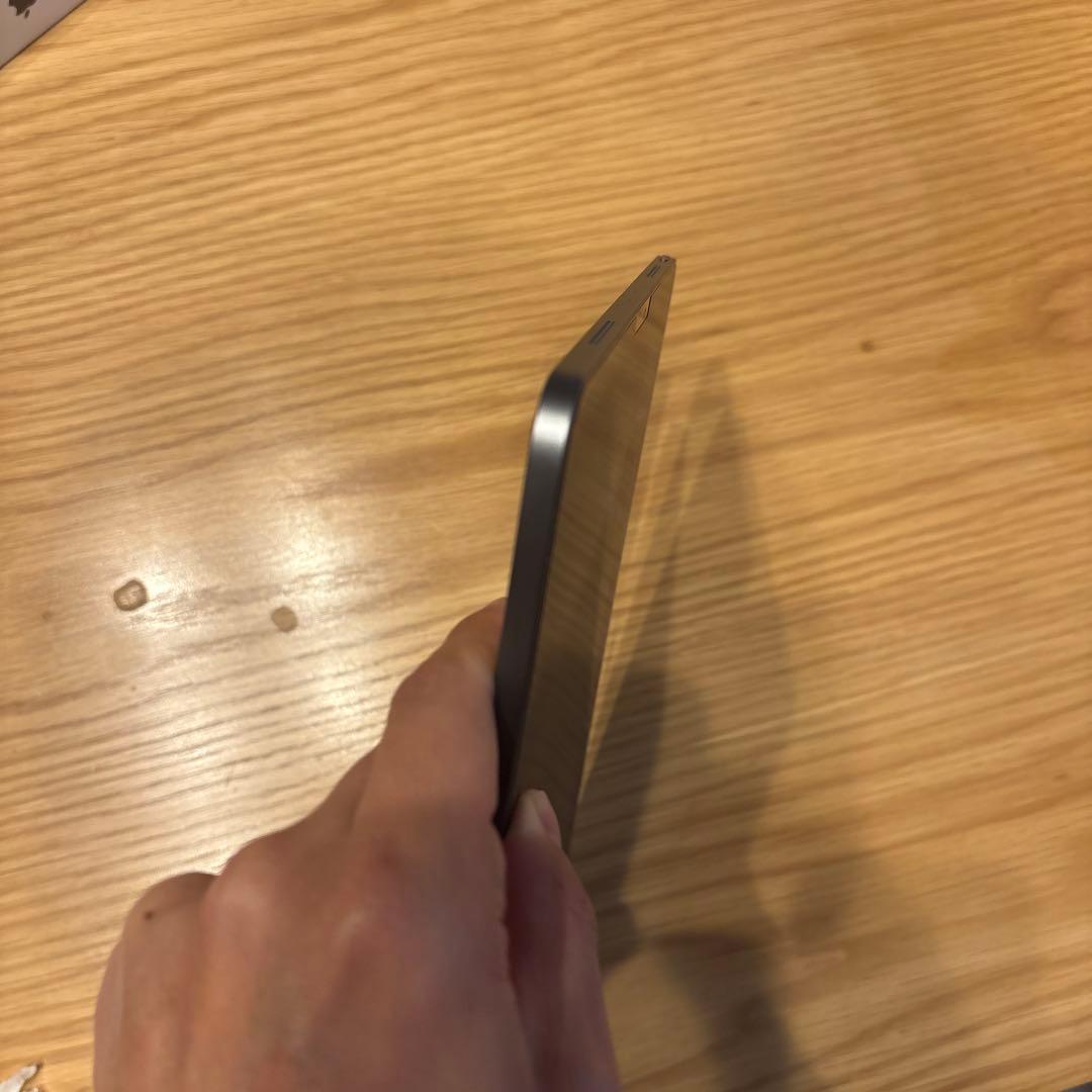 セール iPad Pro 12.9 第5世代 128GB M1 バッテリー84% - メルカリ