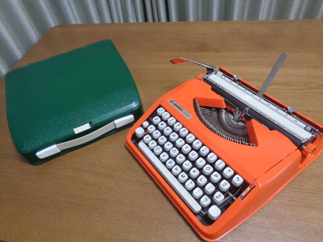 完動品　HERMES BABY エルメスベイビータイプライター カスタムカラー HERMES Baby 中古タイプライター｜タイプライター専門店の尾河商会
