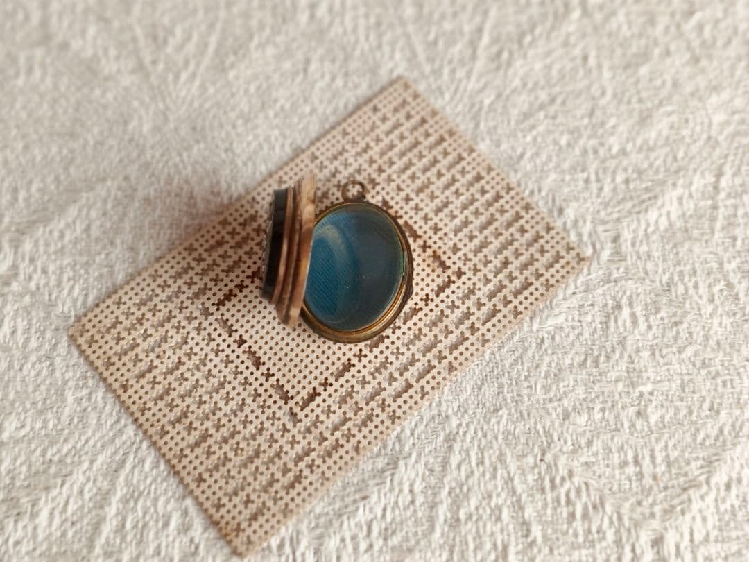 チョコメルさま】vintage ✙ * クロス ロケット ペンダントトップ