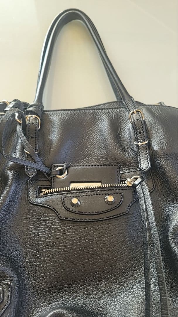 BALENCIAGA ブラック ダブルポケット レザー ショルダーバッグ - メルカリ