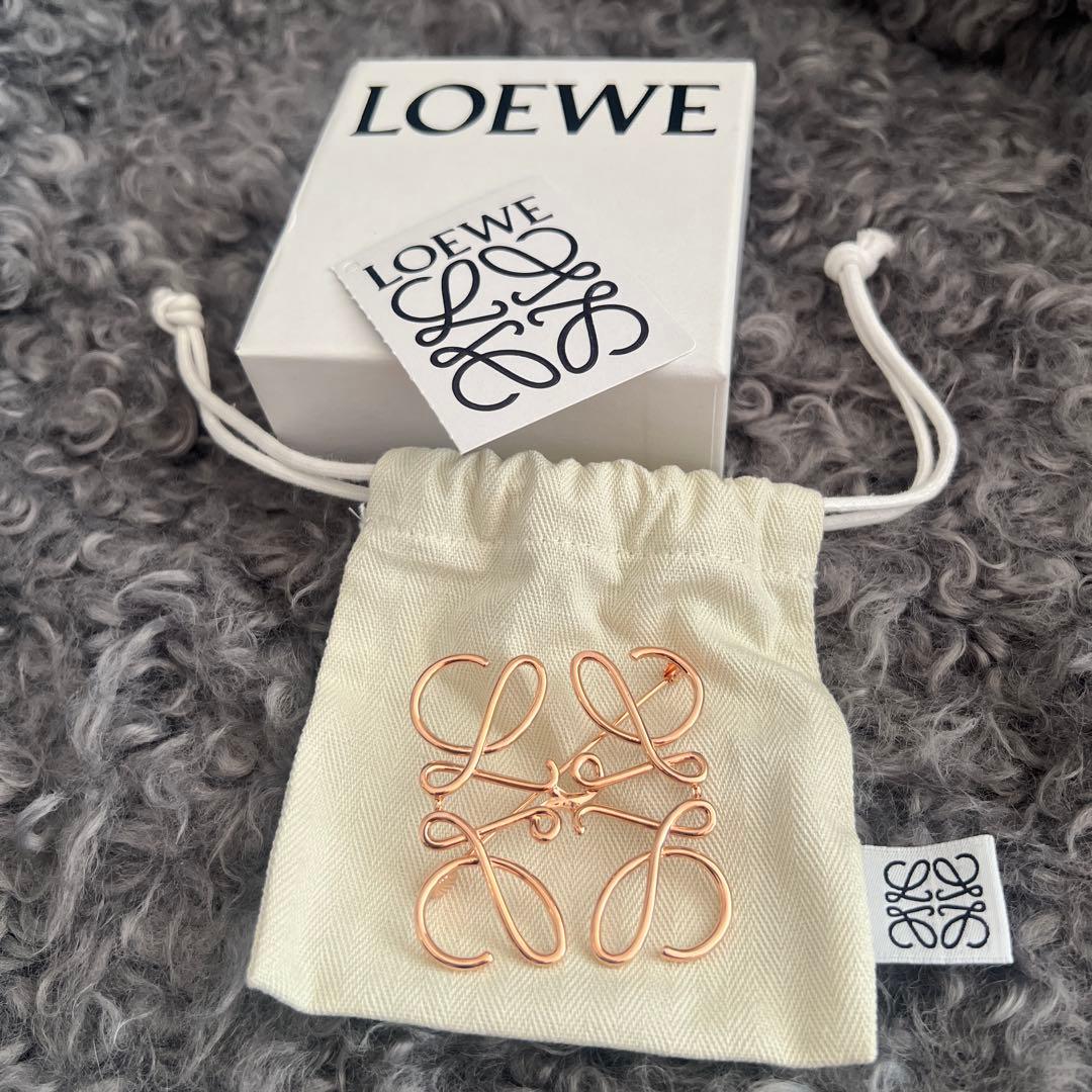 LOEWE ローズゴールド ブローチ LOEWE（ロエベ） [新品/ラッピング済] ブローチ アナグラム ゴールド