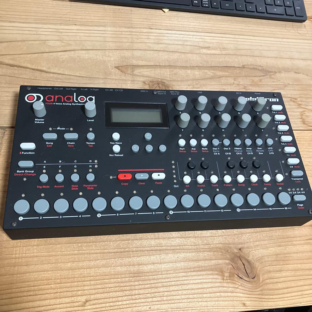 Elektron Analog Four シンセサイザー Elektron Analog Four MKII— Clockface Modular