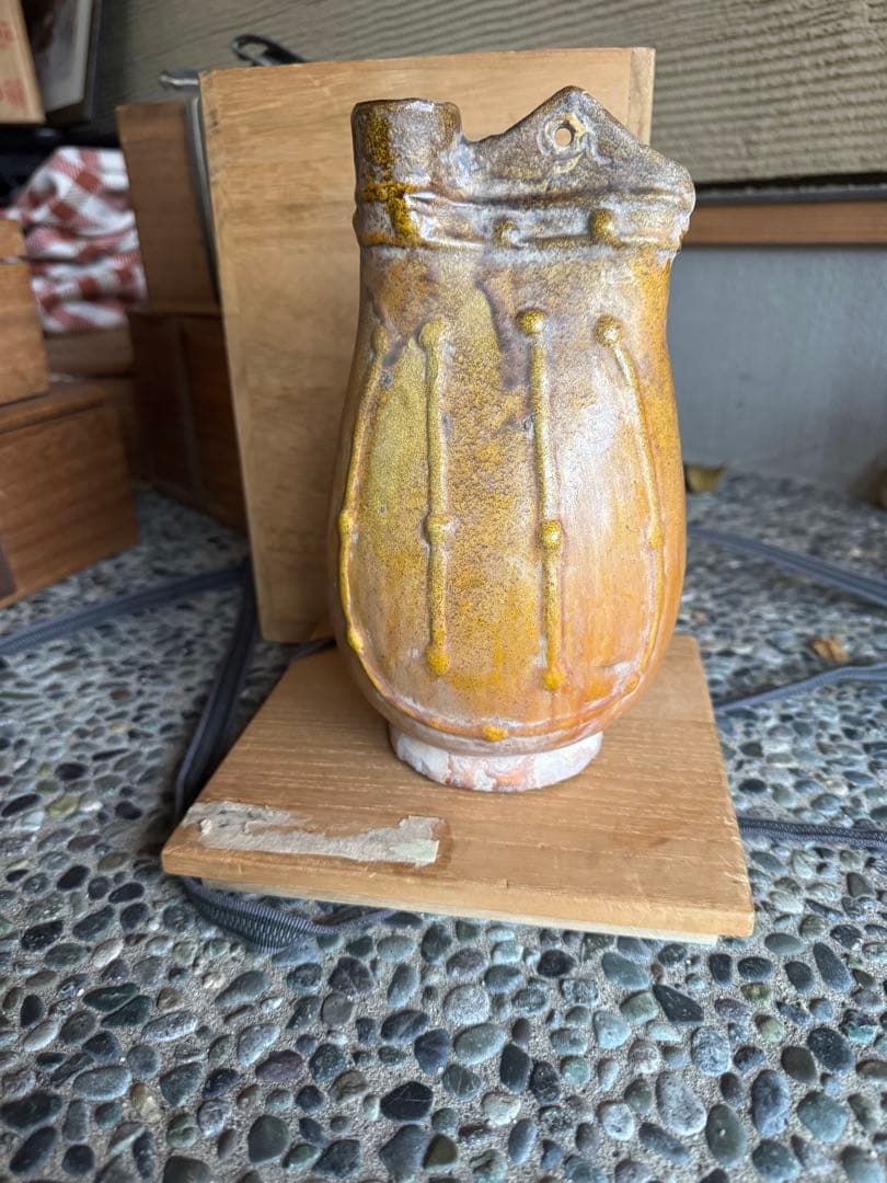 ‼️ 水芙蓉‼️リサイクルFORT‼️唐物買取12/13①中国製土肌黄釉祭器水注 jpg