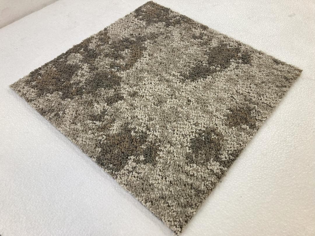 てる　タイルカーペット３0枚　新品・未使用　国内メーカー　アウトレット サンゲツ（SANGETSU） 【サンゲツアウトレット】新品NTダブルエコ