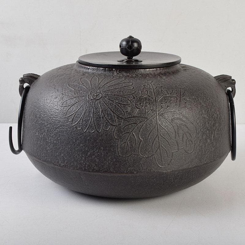 茶道具 人間国宝 釜師 高橋敬典作 菊桐文 平丸政所釜 共箱 V R9044B