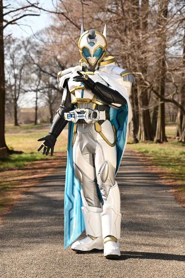 仮面ライダーゼロワン ゼイン風ドライバー（重塗装＆発光）＆プログ