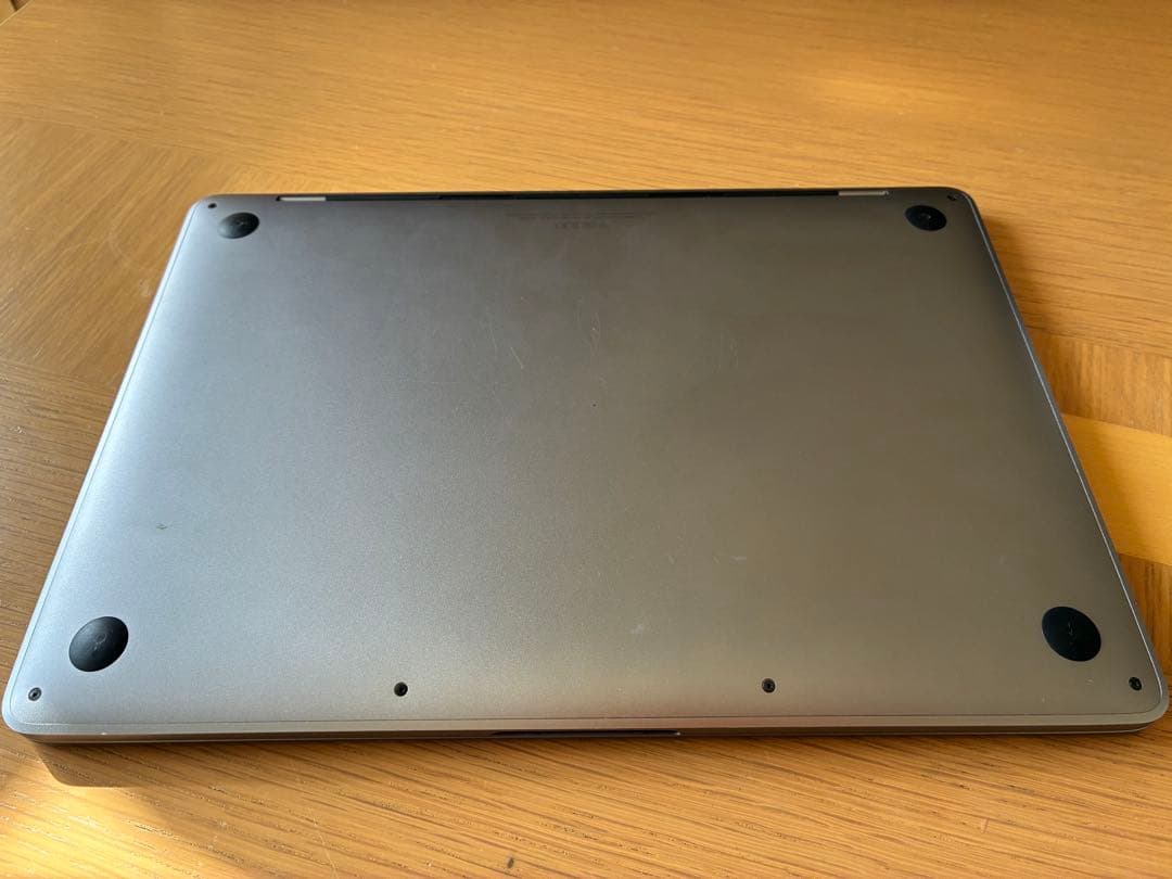 ジャンク】MacBook Pro シルバー 本体と充電器 - メルカリ