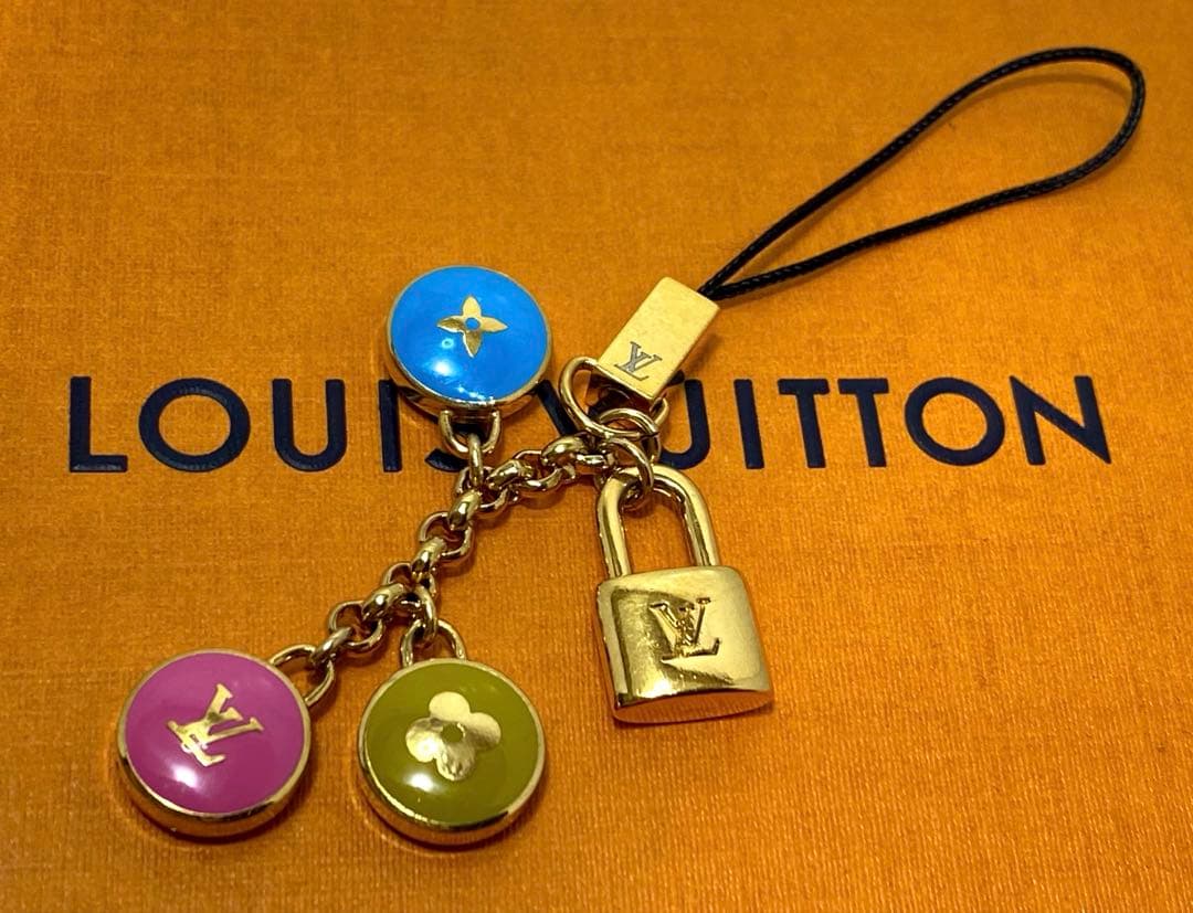 ルイヴィトン ビジューテレフォンヌ パスティーユ ストラップ チャーム