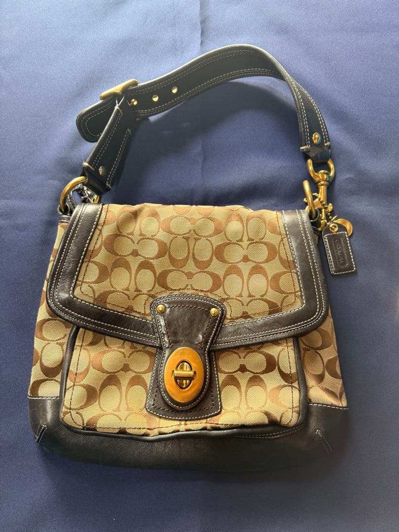 COACH ワンショルダー バッグ シグネチャー ターンロック ベージュ COACH（コーチ） 《クーポン配布中》コーチ ショルダーバッグ