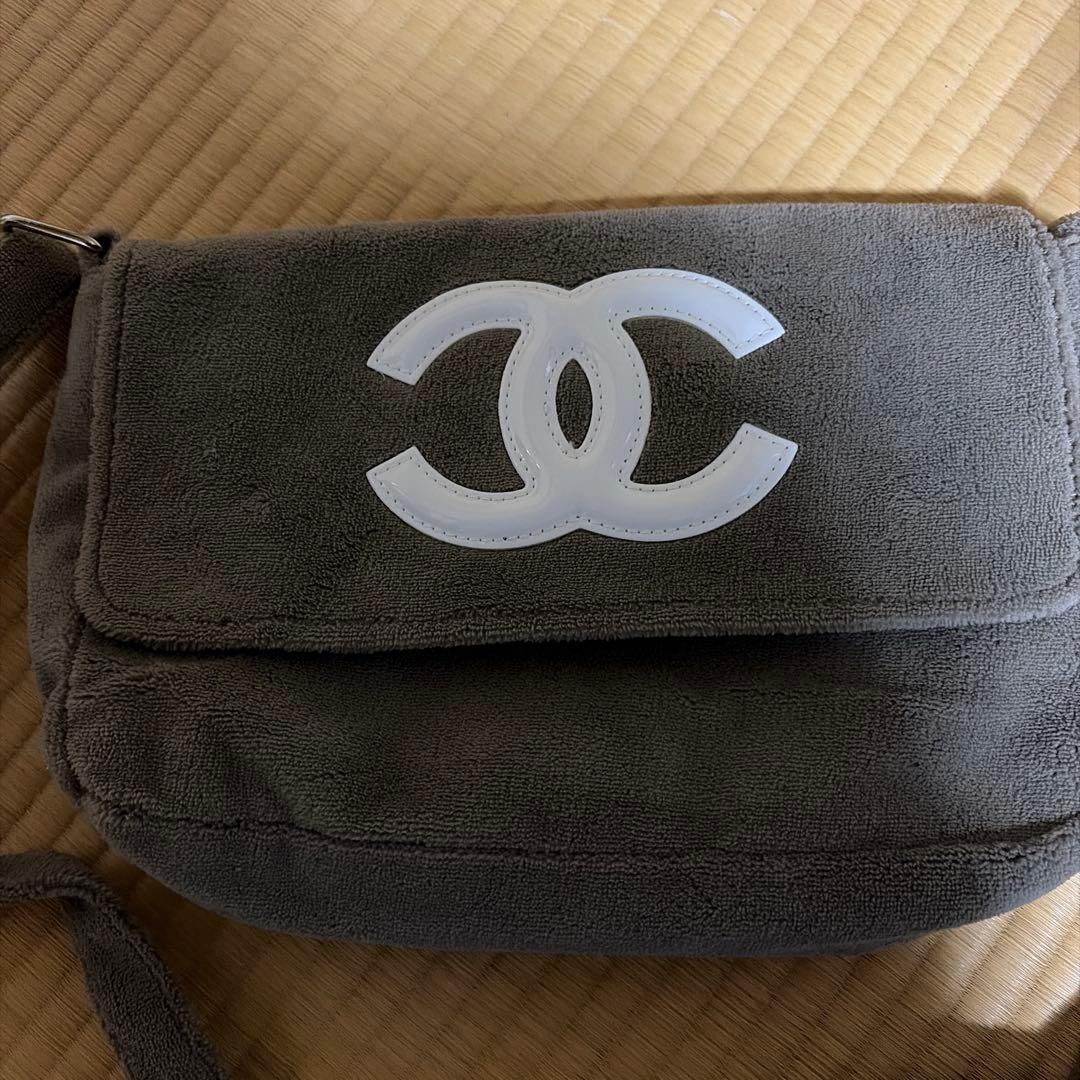CHANEL グレー ロゴ バッグ Chanel 19 Grey Small - Designer WishBags - now part of Labellov