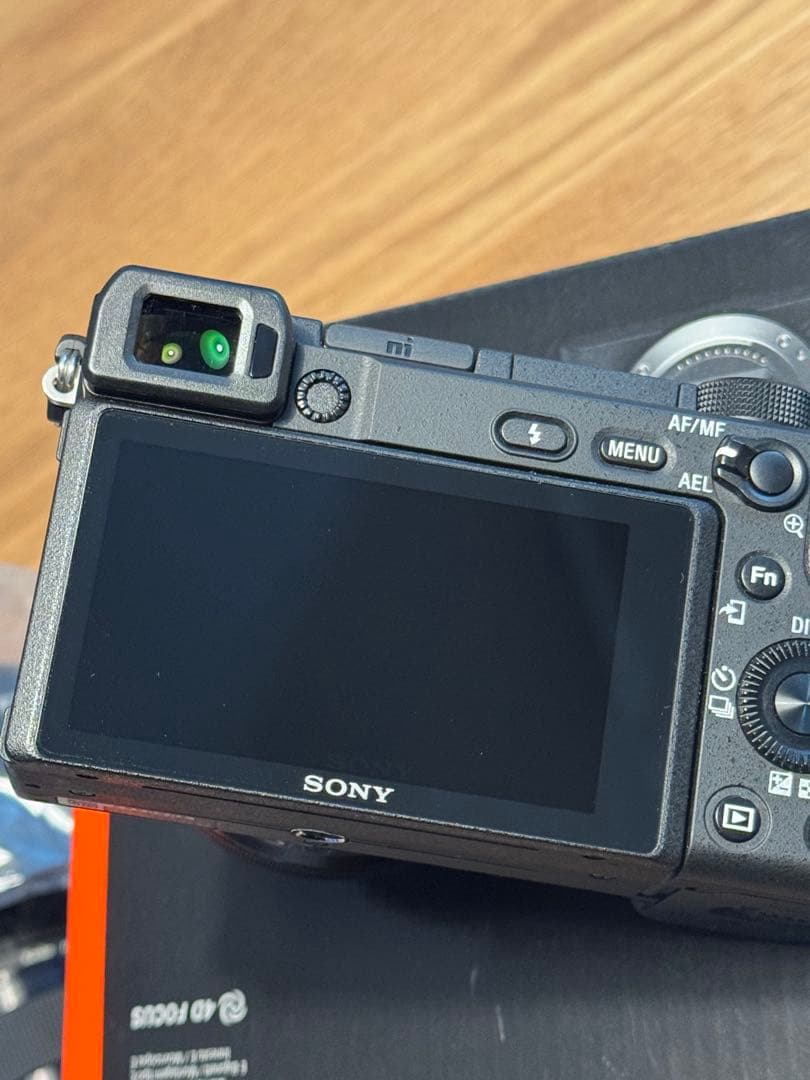 SONY α6400 ダブルズームレンズキット 美品 シャッター8284回 - メルカリ