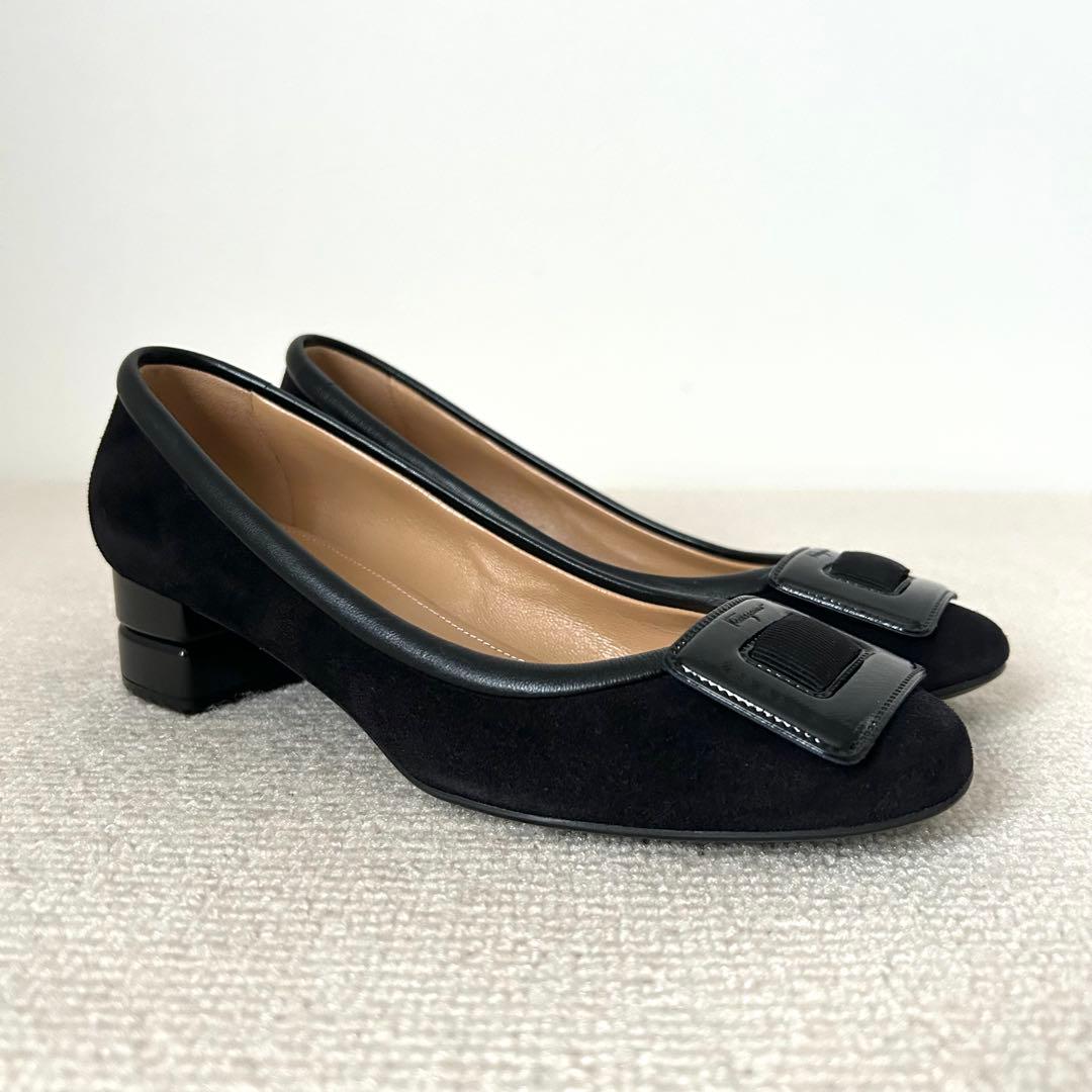 フェラガモ パンプス ローヒール スエード 黒 23.5cm