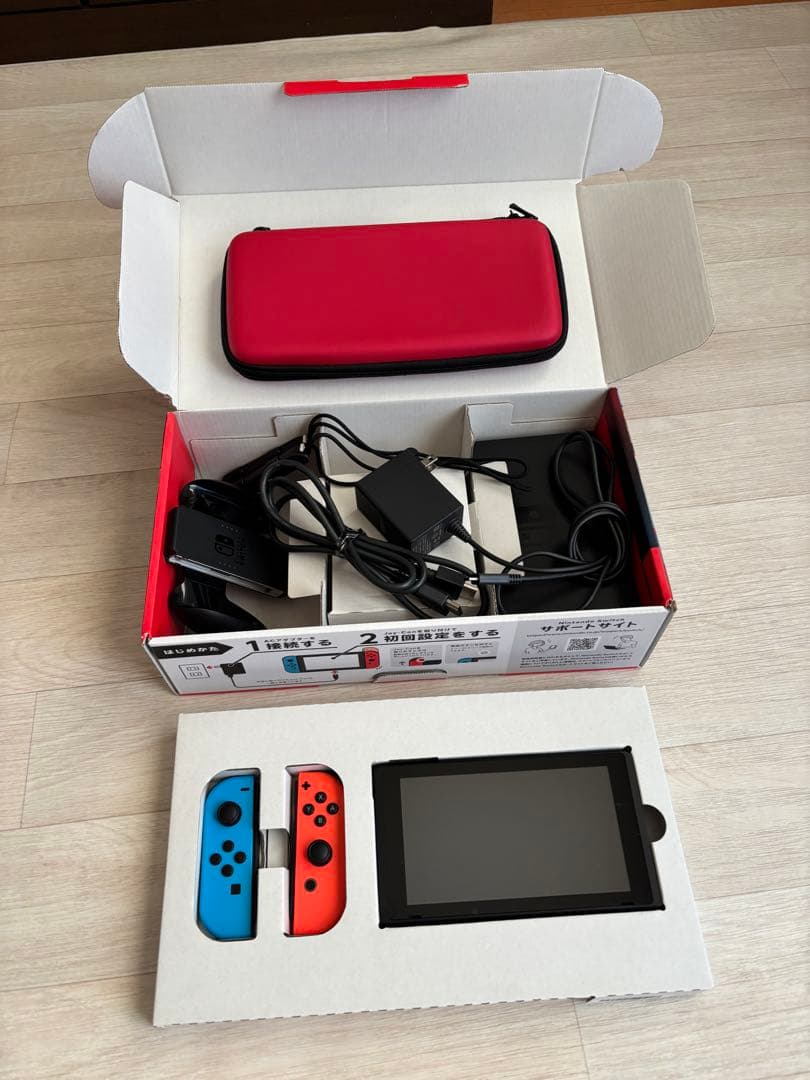 Nintendo Switch ネオンブルー/ネオンレッド 本体 携帯用ケース付 Nintendo Switch ネオンブルー/ネオンレッド 本体とケース Nintendo