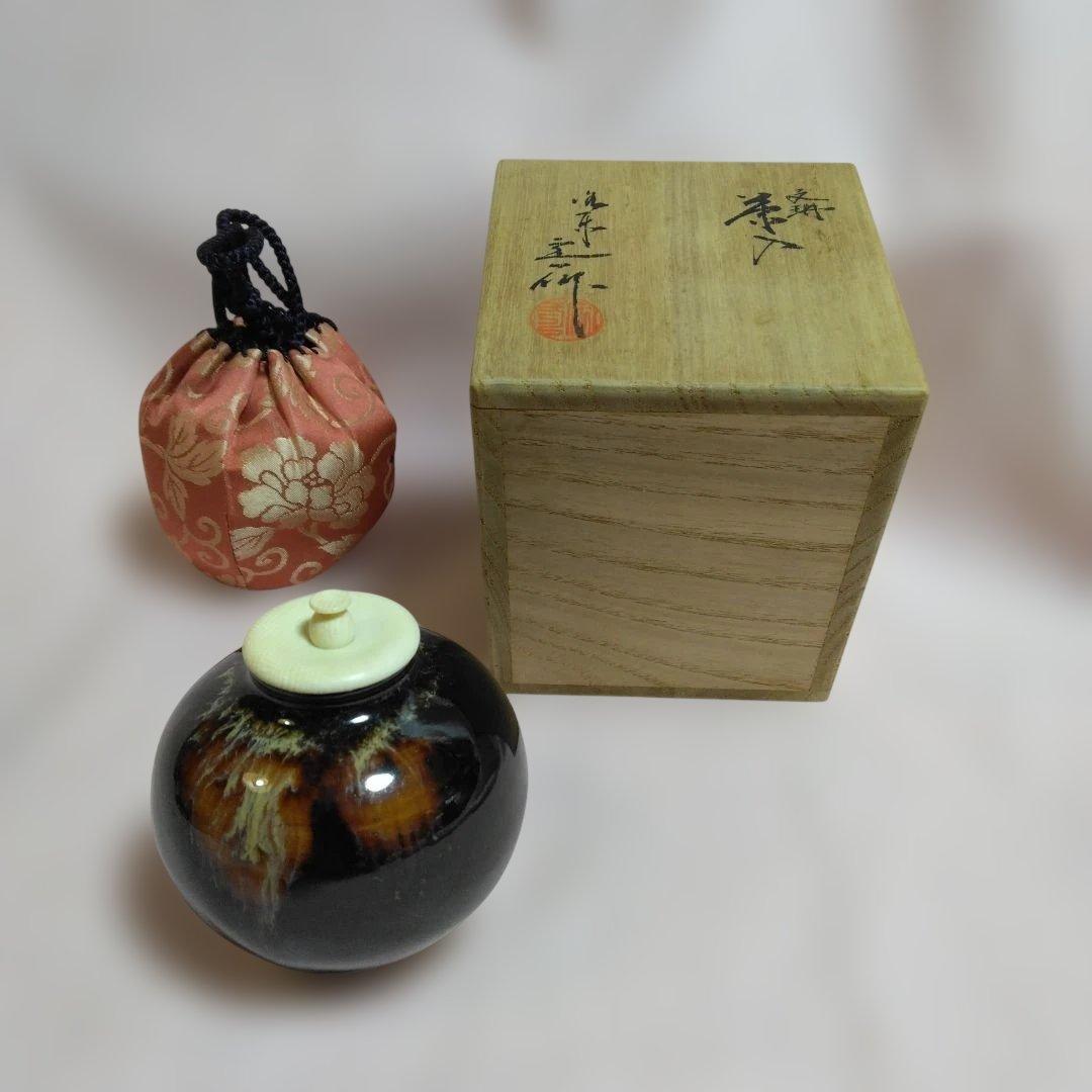 桶谷定一作　文琳茶入　 牡丹唐草仕覆付き 唐物写文琳茶入 桶谷定一造 二重蔓牡丹金襴仕覆添 共箱 : 茶道具商 越