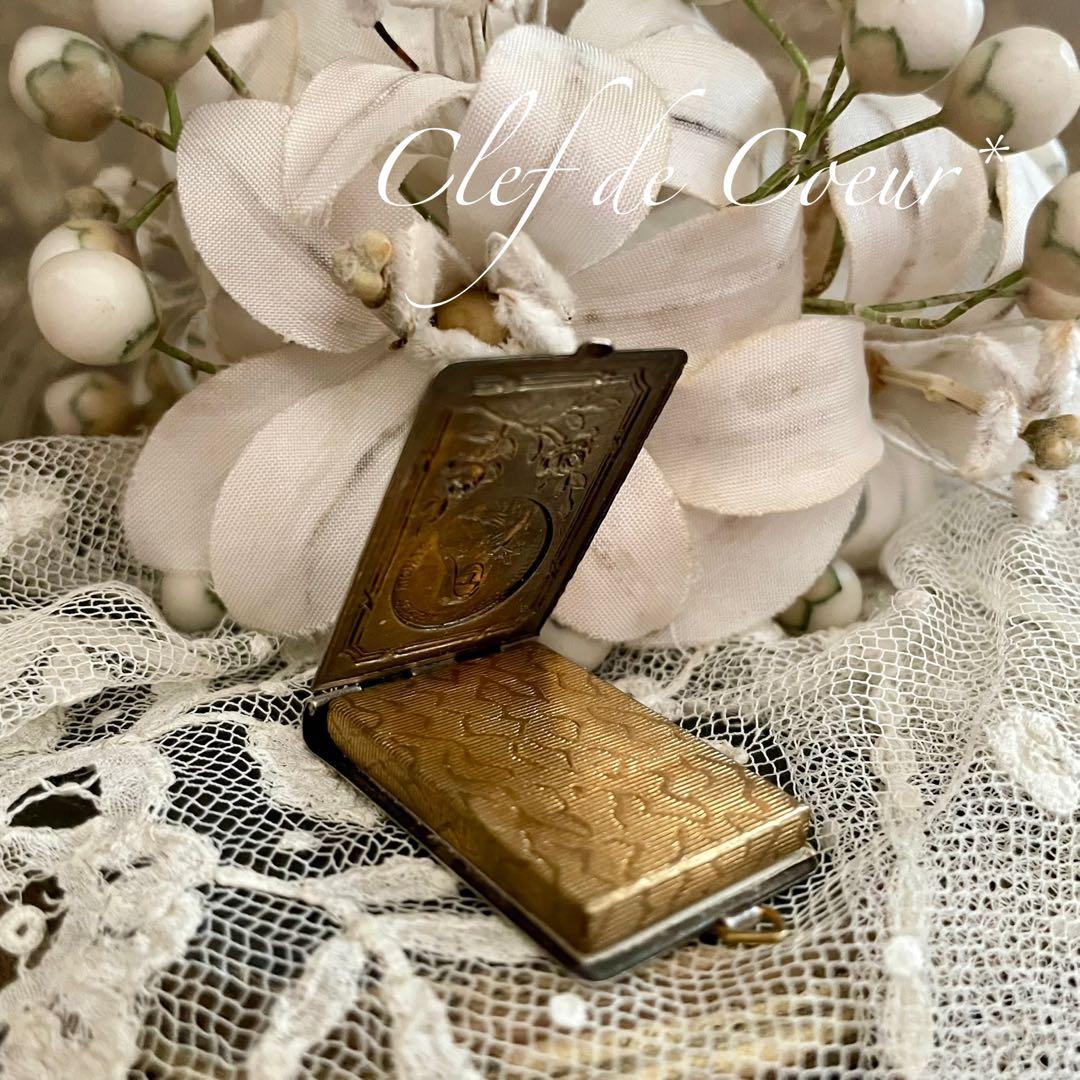 0126E フランスアンティーク ペンダントトップ ビスクドール