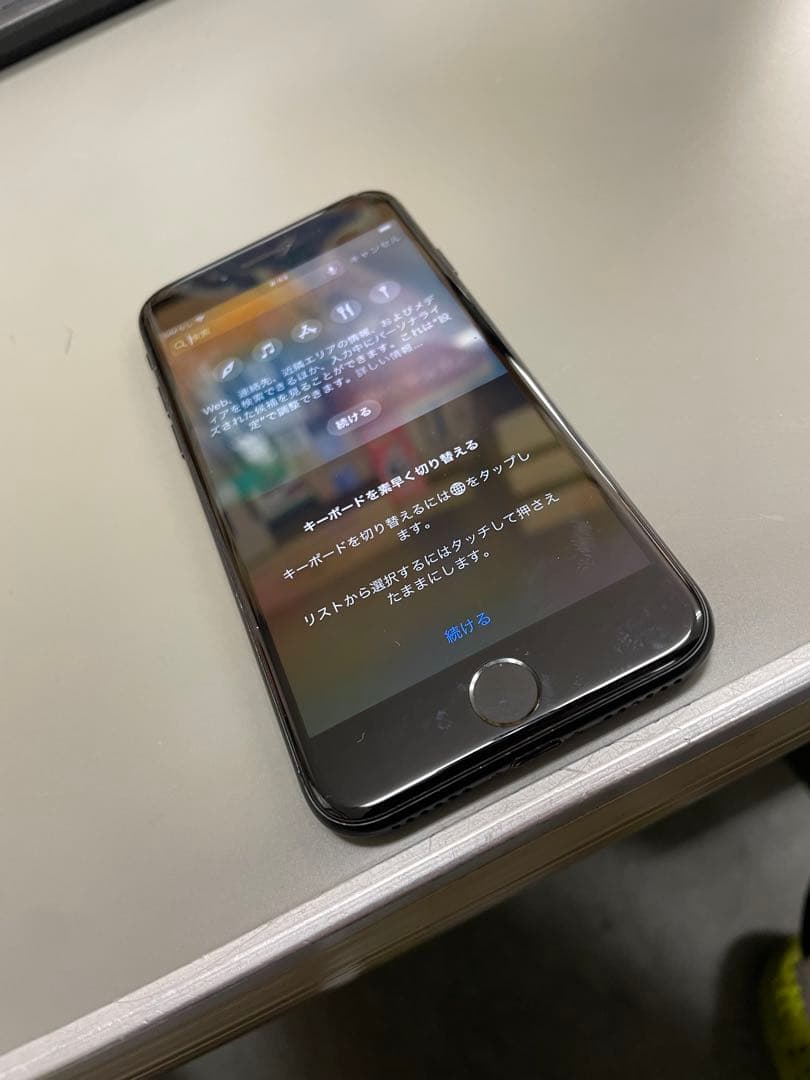 AppleアップルiPhoneアイホン7ブラックKADOYAステッカー付き 中古