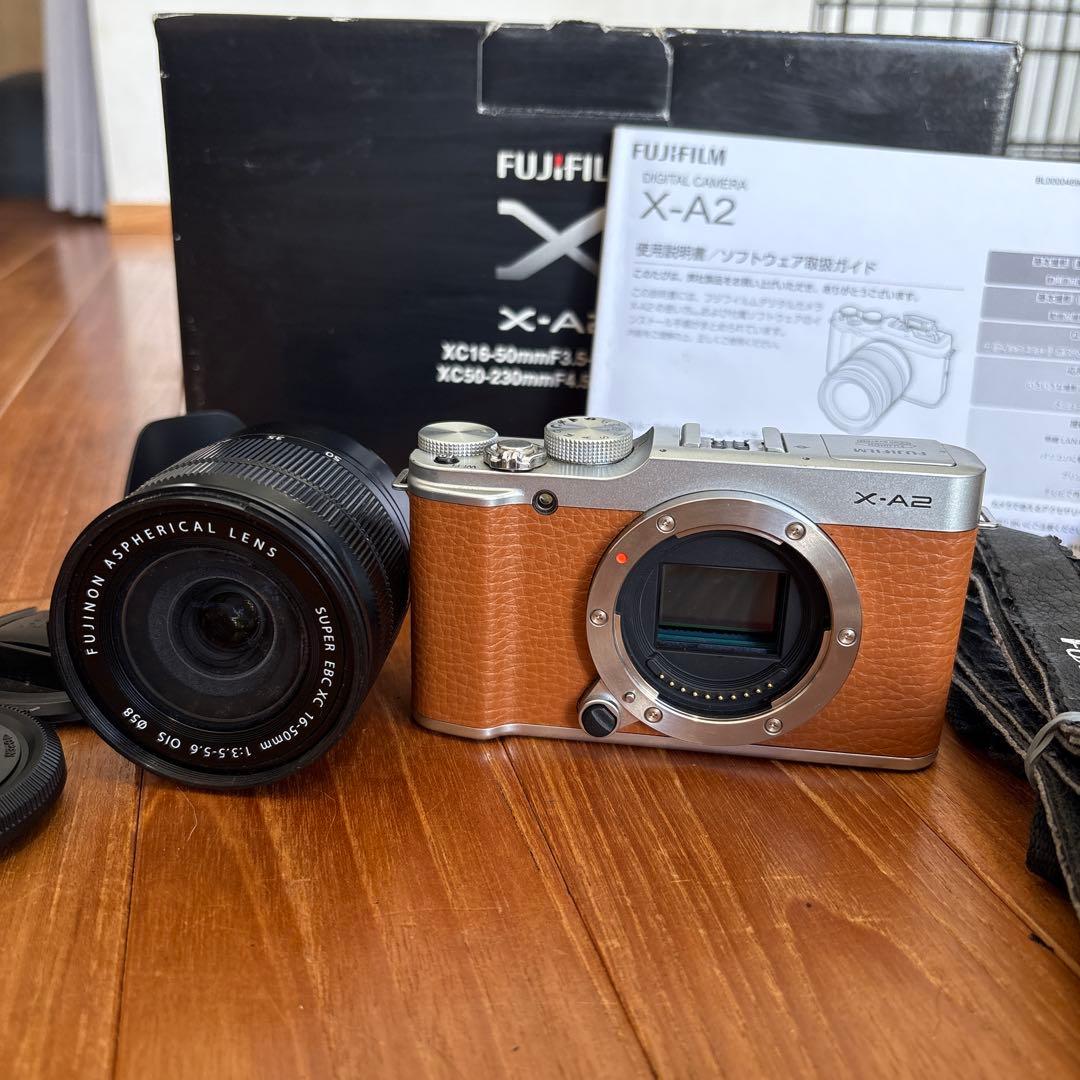 Fujifilm X-A2【レンズ付き】【バッテリー付き】 美品】Fujifilm X-A2 カメラ 2本レンズ付き+バッテリー2個付き 富士