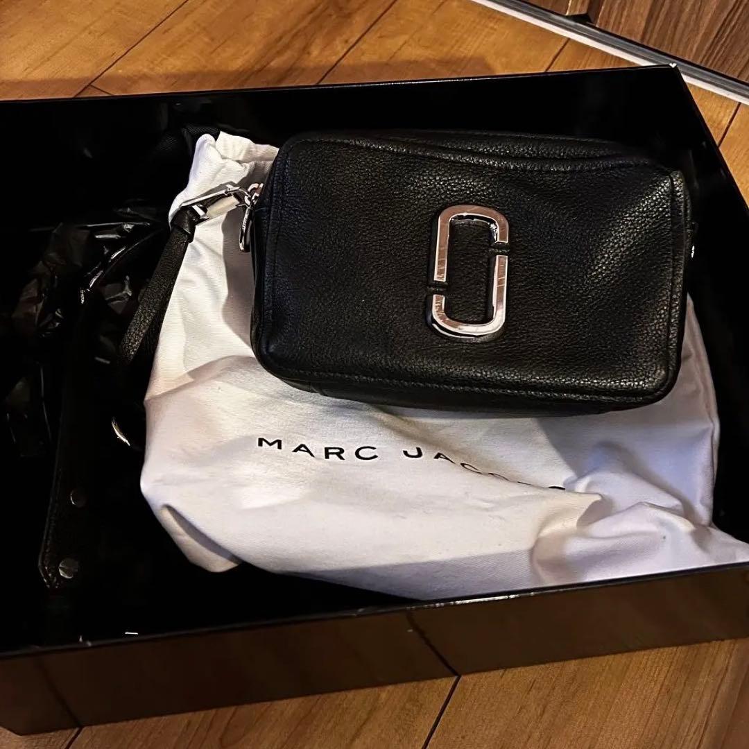 MARC JACOBS ブラックレザー バッグ Marc Jacobs The Leather Chain Sack Bag | Black | FARFETCH