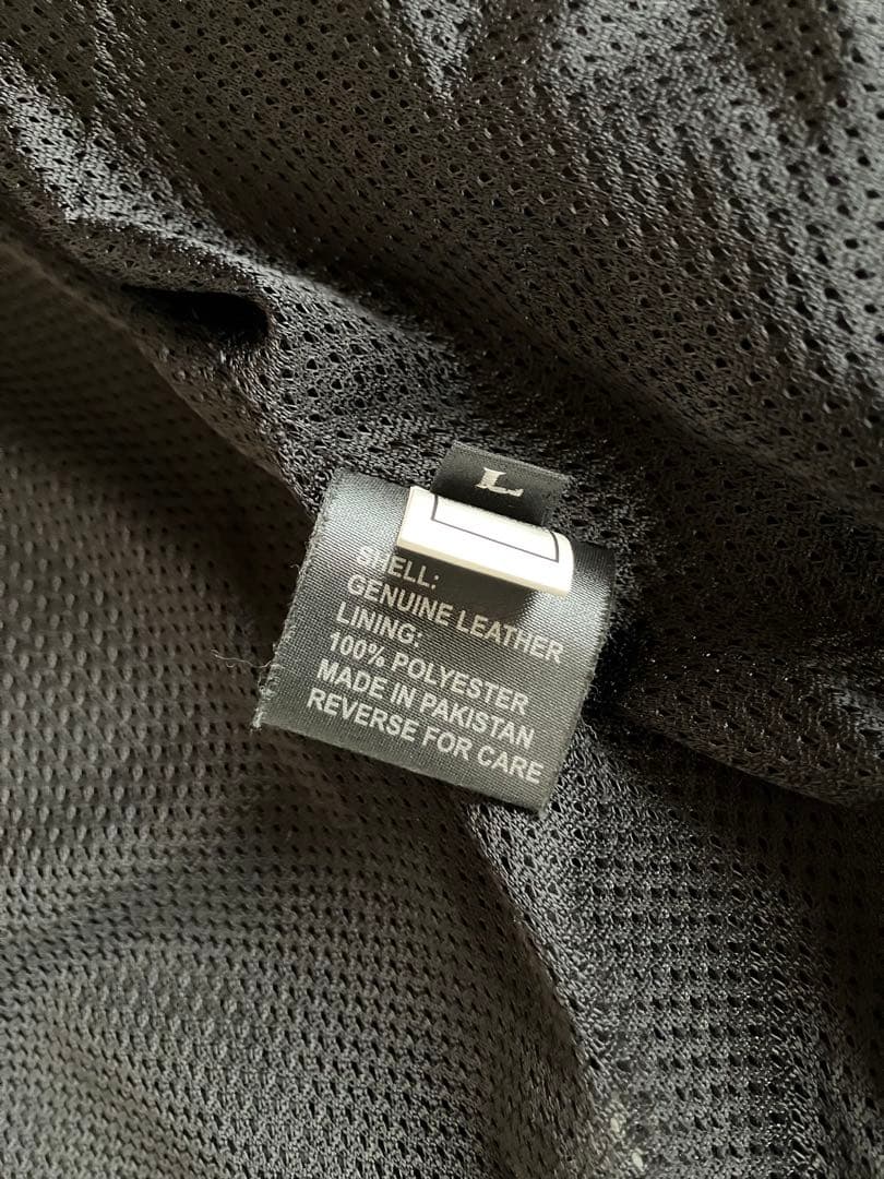 カ*ナ様 BERIK パンチングレザージャケット 黒 Lサイズ - メルカリ