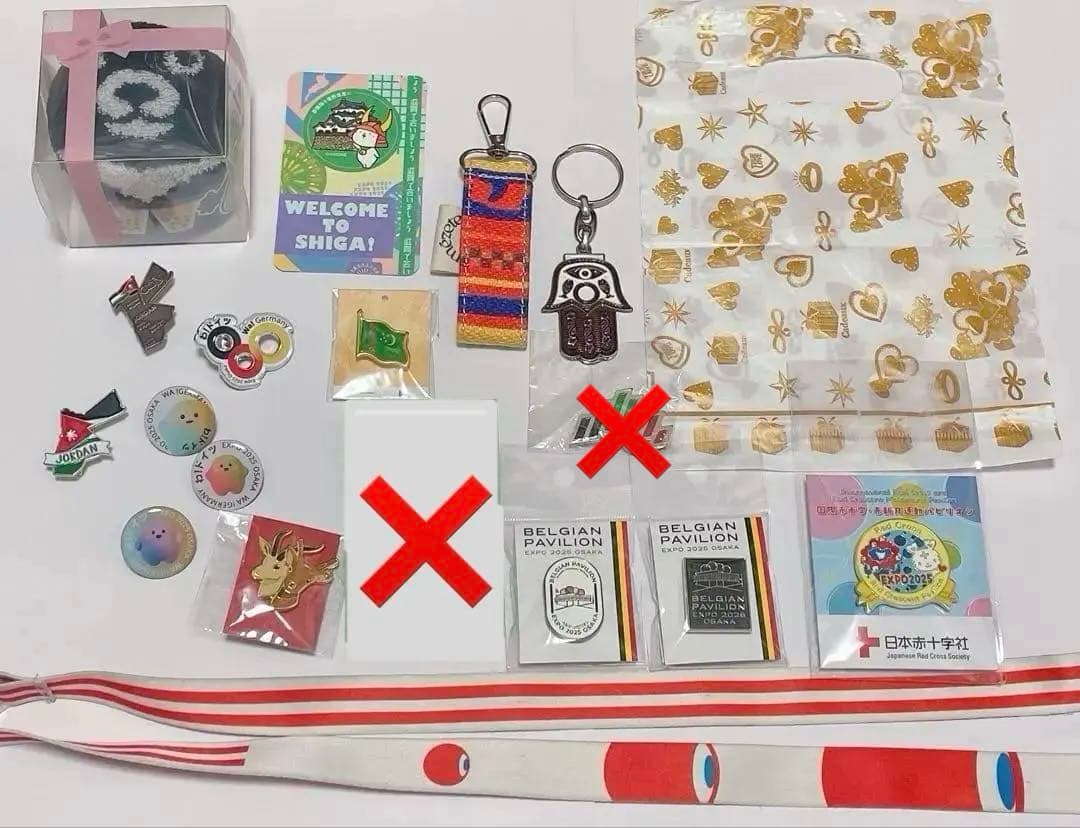 大阪関西万博パビリオン ピンバッジ、ストラップ、グッズ17点まとめ売り 大阪万博会場内で販売・配布されているピンバッジをパビリオンスタッフ