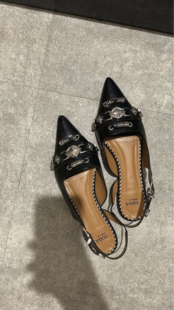 TOGA L BELT FLAT PUMPS ブラック TOGA L BELT FLAT PUMPS ブラック TOGA L BELT FLAT PUMPS ブラック