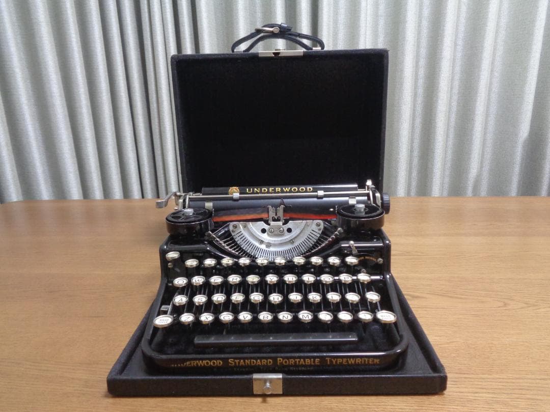 実働品　UNDERWOOD FOUR BANK タイプライター　ヴァイオレット