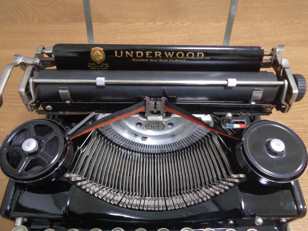 実働品　UNDERWOOD FOUR BANK タイプライター　ヴァイオレット