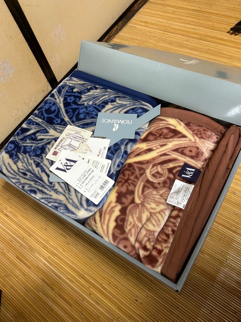 ROMANCE 花柄毛布2枚セット ボリューム毛布 あったか 花柄 柄物 ブランケット 衿付き 2枚合わせ
