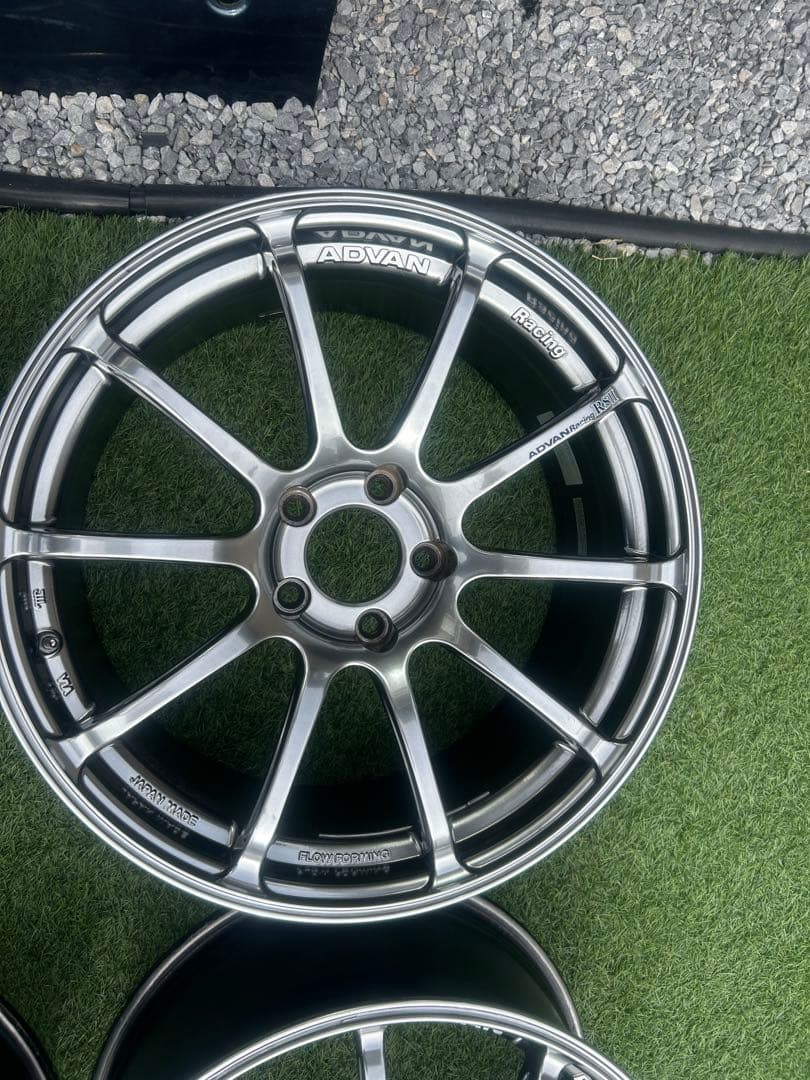 ヨコハマ　アドバン　RS2 18インチ　114.3 8.5j インセット31