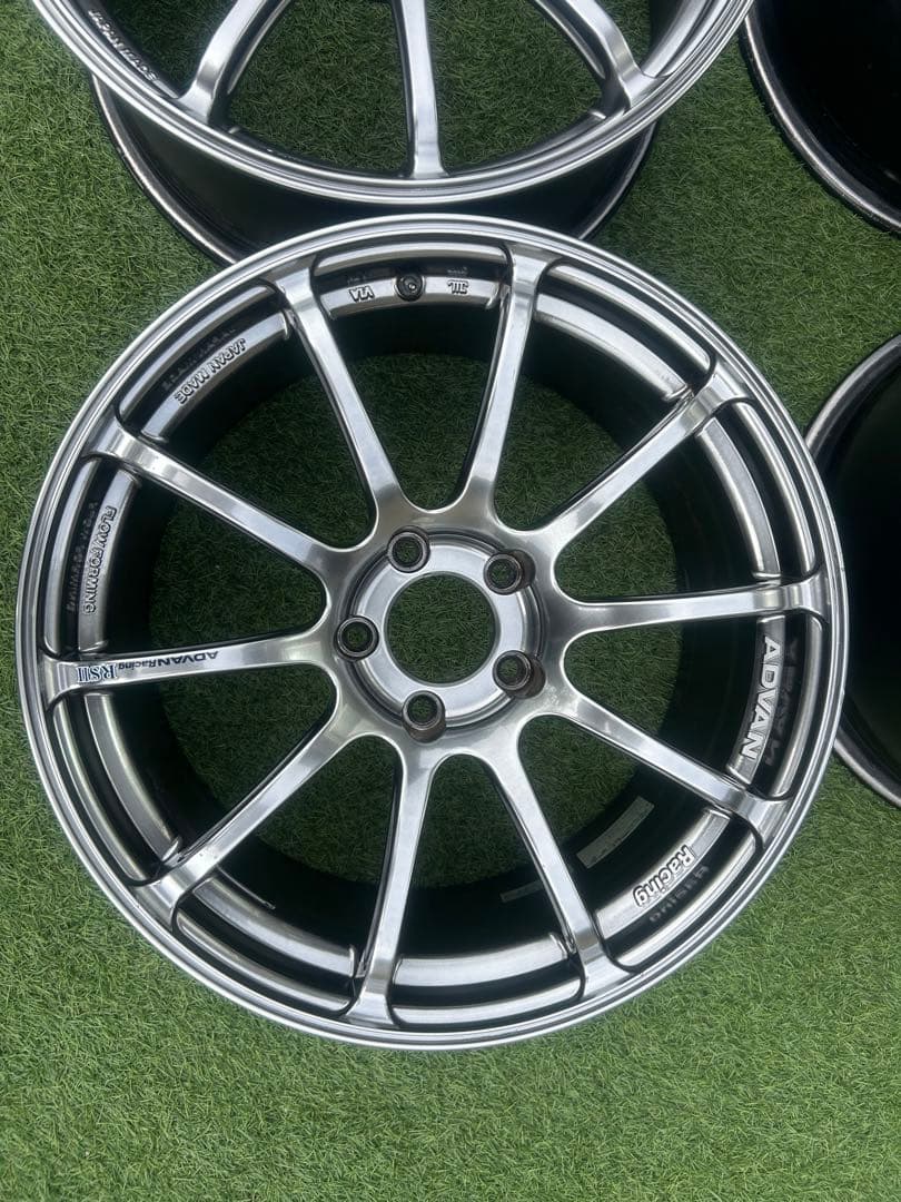 ヨコハマ　アドバン　RS2 18インチ　114.3 8.5j インセット31