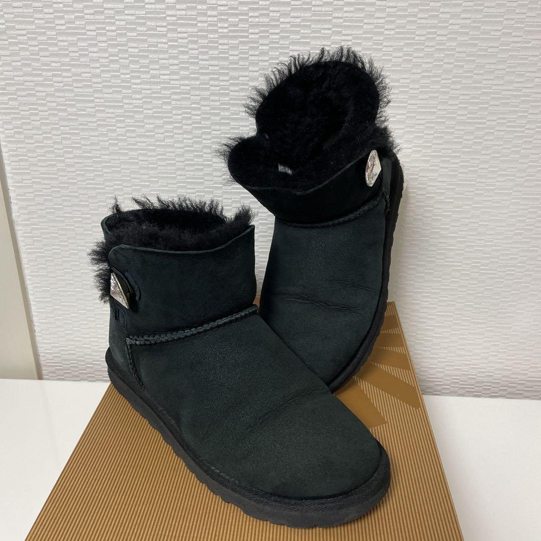 UGG アグ ムートンブーツ(スワロフスキー付) - メルカリ