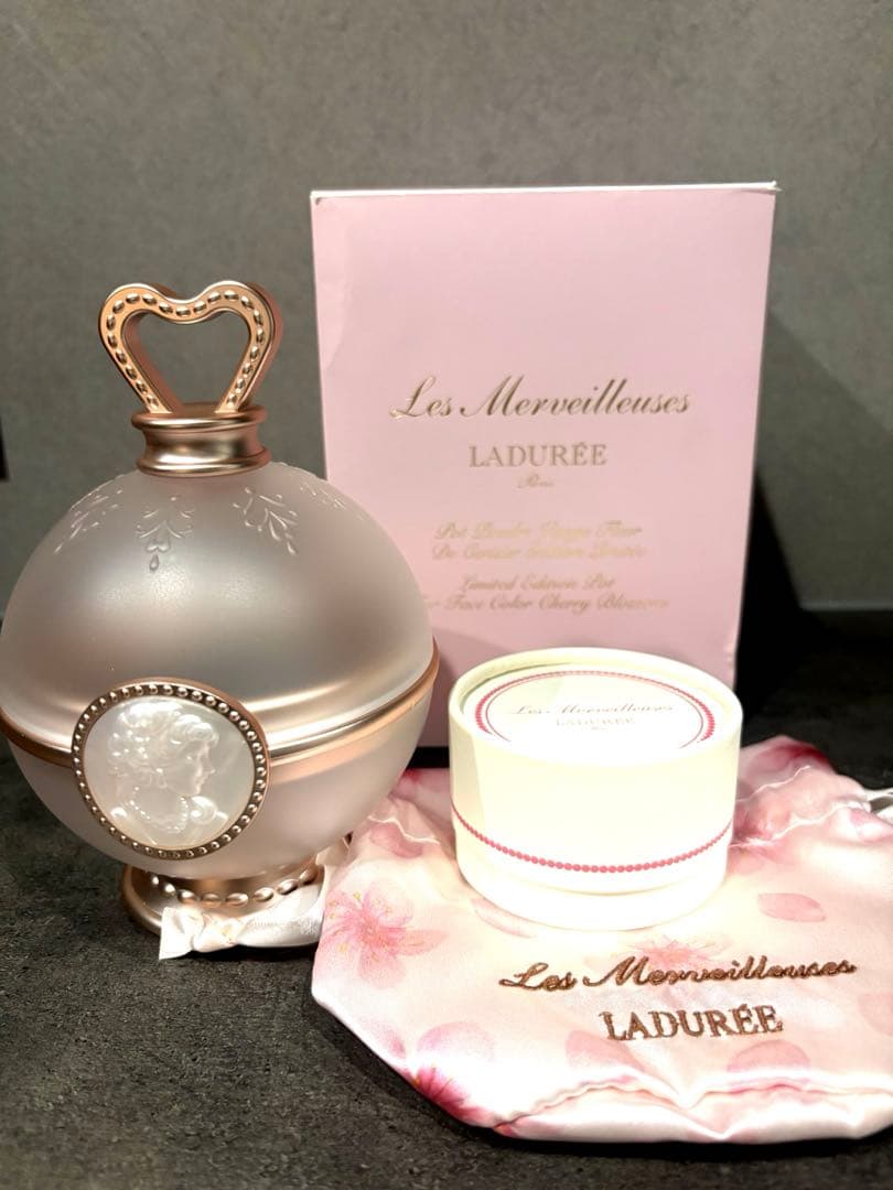 レ・メルヴェイユーズラデュレフェイスカラーサクラ&リミテッドエディションポット レ・メルヴェイユーズ ラデュレ / フェイスカラー サクラの公式商品