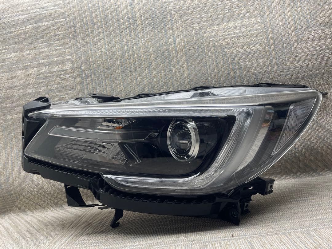 スバル レガシィBN9 BS9後期 左ライト KOITO 100-60388 スバル レガシィBN9 BS9後期 左ライト KOITO 100-60388 - メルカリ