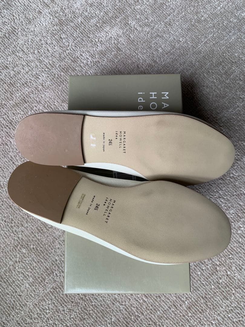 マーガレットハウエルアイデア　フラットシューズ　オフホワイト　24.5cm