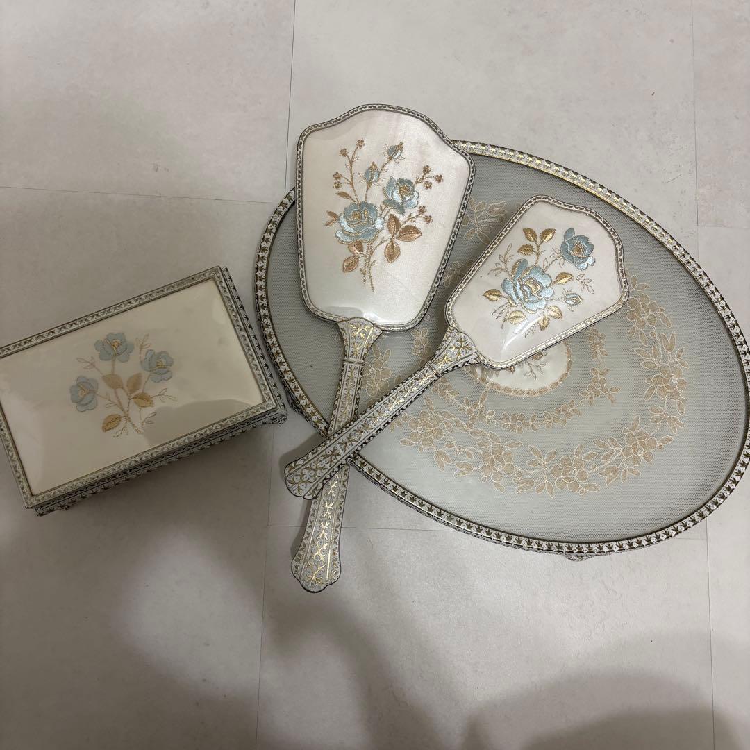 2月いっぱい限定値下げ】ヴィンテージ アンティーク 花柄鏡とブラシ